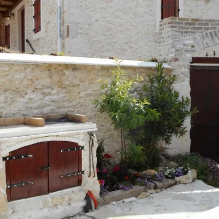 別荘 Villa Romantica Avec Piscine, 5 Studio Appartements, 5 Salles De Bains, 5 Cuisines, 12 Personnes ザダル