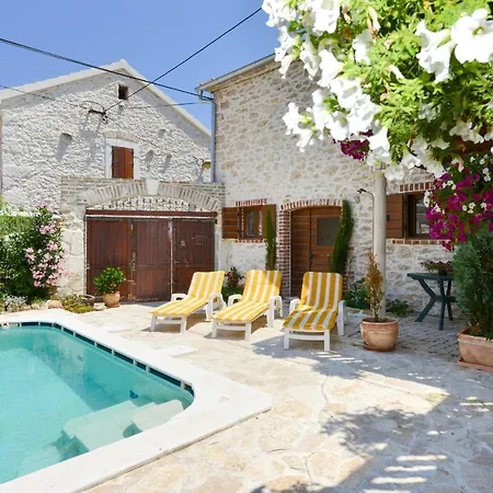 Villa Romantica Avec Piscine, 5 Studio Appartements, 5 Salles De Bains, 5 Cuisines, 12 Personnes 別荘 *