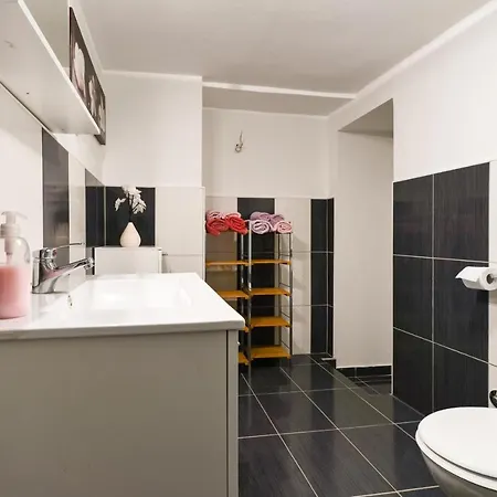 別荘 Villa Romantica Avec Piscine, 5 Studio Appartements, 5 Salles De Bains, 5 Cuisines, 12 Personnes