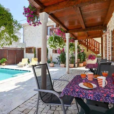 Villa Romantica Avec Piscine, 5 Studio Appartements, 5 Salles De Bains, 5 Cuisines, 12 Personnes * ザダル