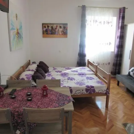 Villa Romantica Avec Piscine, 5 Studio Appartements, 5 Salles De Bains, 5 Cuisines, 12 Personnes 別荘