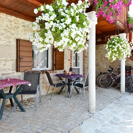 Villa Romantica Avec Piscine, 5 Studio Appartements, 5 Salles De Bains, 5 Cuisines, 12 Personnes 別荘 *