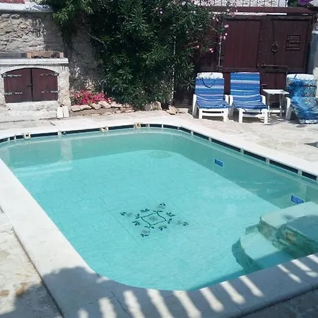 Villa Romantica Avec Piscine, 5 Studio Appartements, 5 Salles De Bains, 5 Cuisines, 12 Personnes 別荘 *