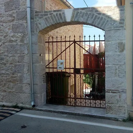 Villa Romantica Avec Piscine, 5 Studio Appartements, 5 Salles De Bains, 5 Cuisines, 12 Personnes 別荘 ザダル