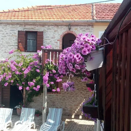 別荘 Villa Romantica Avec Piscine, 5 Studio Appartements, 5 Salles De Bains, 5 Cuisines, 12 Personnes *
